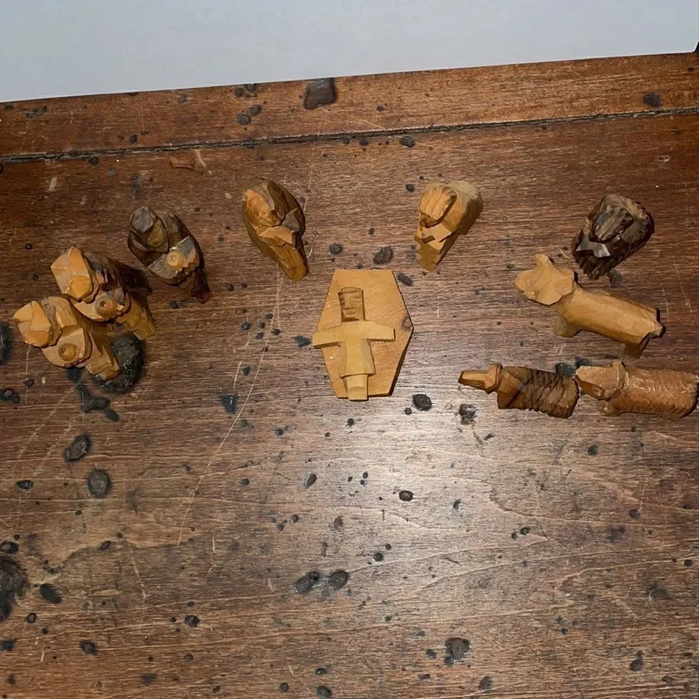 Vtg 11 piece hand carved wooden nativity scene Christmas decoration‎